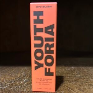 Coral Blush for a Radiant Natural Finish